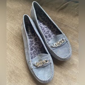 Women’s 9.5 Vionic Suede Loafer